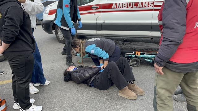 Menteşe'de yarım saat arayla iki motosiklet kazası: 3 yaralı