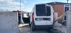 Jandarma uygulama noktasında bariyere çarpan sürücü hayatını kaybetti