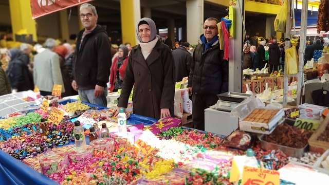 Devrek'te bayram şekerleri ve tatlıları görücüye çıktı