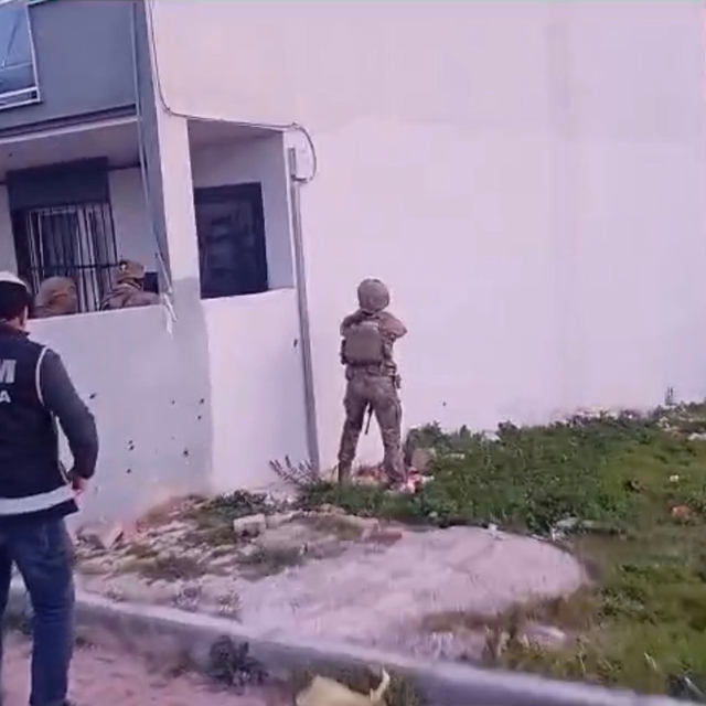 İzmir'de araç ve iş yerine yönelik silahlı saldırıda 2 tutuklama