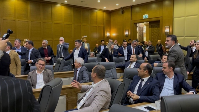 Bursa Büyükşehir Meclisi'nde 'su zammı' tekrar gündeme geldi, tansiyon yükseldi