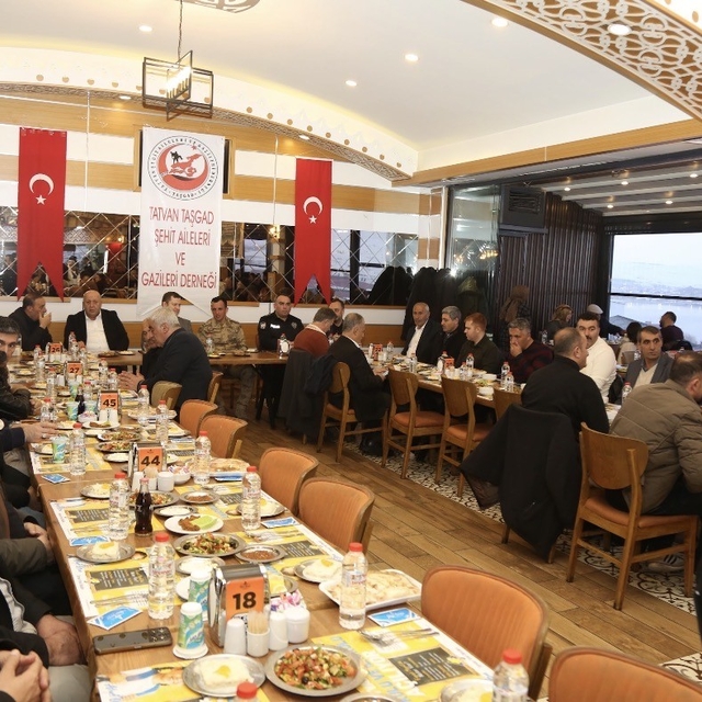 Tatvan'da şehit ve gazi aileleri onuruna iftar programı düzenlendi