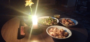 Bilecik'te elektrik kesintisi Ramazan sofralarını kararttı: Köylüler mum ışığında iftar yaptı