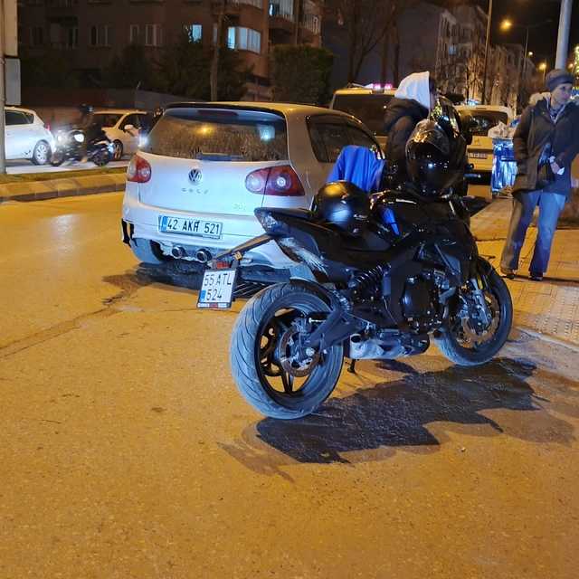 Bafra'da motosiklet otomobile çarptı: 1 yaralı