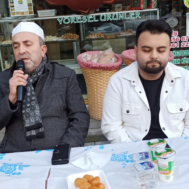 Sokak iftarında esnaf ve vatandaşlar bir araya geldi