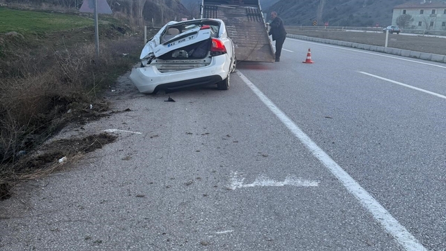 Çorum'da otomobil dereye devrildi: 4 yaralı