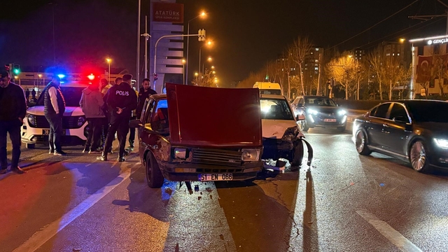 Kayseri'de otomobiller çarpıştı: 1 yaralı