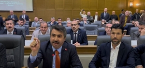 Başkan Yılmaz: "Bursa'nın kaynakları maalesef doğru bir şekilde yönetilmiyor" Meclis toplantısında su zammı hakkında konuşacaktı, Başkan Yılmaz'ın mikrofonunun sesi kısıldı