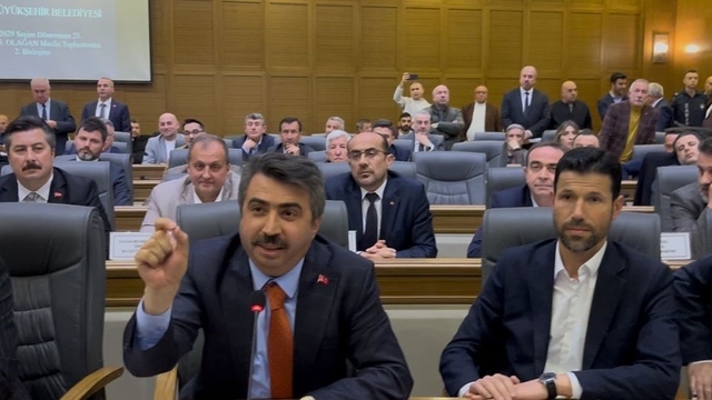 Başkan Yılmaz: "Bursa'nın kaynakları maalesef doğru bir şekilde yönetilmiyor"
Meclis toplantısında su zammı hakkında konuşacaktı, Başkan Yılmaz'ın mikrofonunun sesi kısıldı
