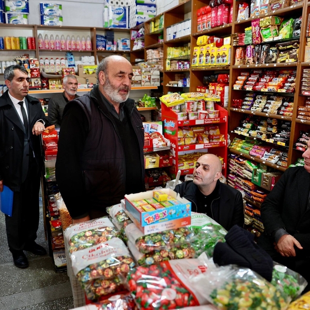 Erzincan'da "zimem defteri" geleneğiyle ihtiyaç sahiplerinin borçları kapat...