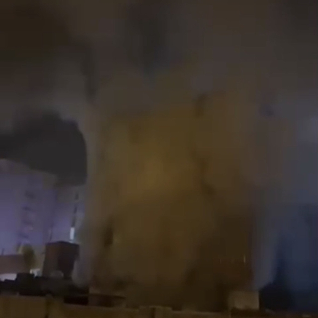 Mardin'de mobilya döşemecisinde çıkan yangın söndürüldü