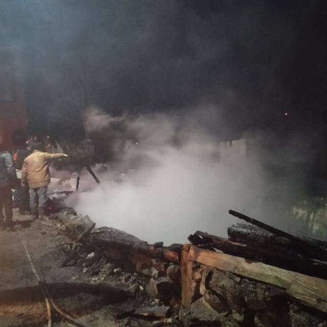 Bolu'da tek katlı ev yangında küle döndü