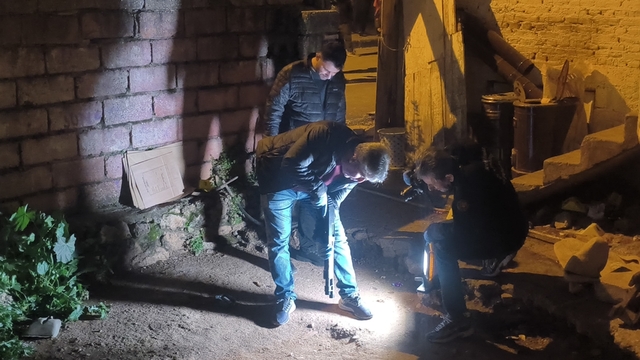 Komşuların tartışması silahlı kavgaya dönüştü: 2 yaralı
2 kişi pompalı tüfekle kol ve bacaklarından yaralandı, kaçan 3 şüpheli yakalandı