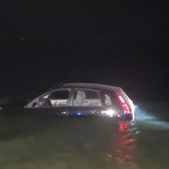 Bursa'da otomobil göle düştü: 1 yaralı