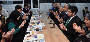 Başkan Büyükkılıç, Cumhurbaşkanı ile bayramlaştı, 'iftara 5 kala' programına ve huzurevi gönül sofrasına katıldı