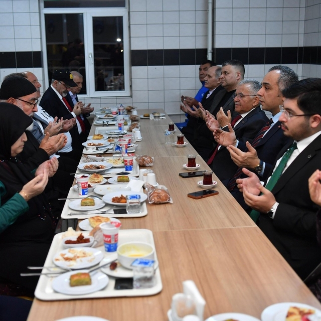 Başkan Büyükkılıç, Cumhurbaşkanı ile bayramlaştı, 'iftara 5 kala' programın...