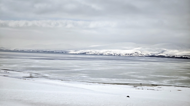 Nazik Gölü'nde buzların çözülmesi bu yıl gecikti