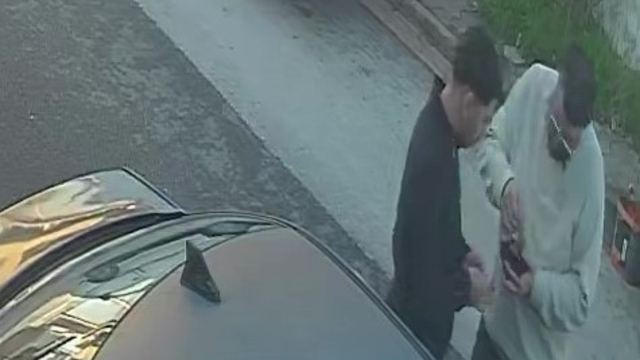 1,2 milyonluk vurgun: Altınları paylaşıp eğlendiler