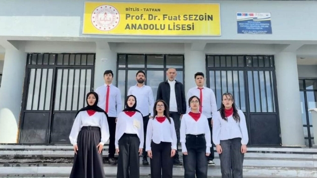 Öğretmen ve öğrencilerden anlamlı 'Çanakkale Zaferi' klibi