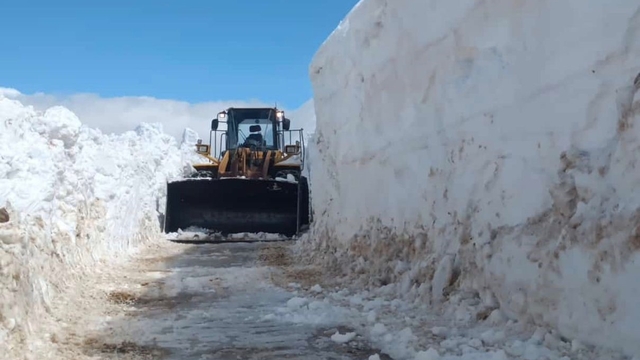 Hizan'da çığ ve kar engeli