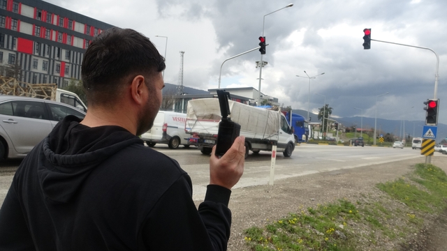 Bayram öncesi trafikte kırmızı ışık denetimi: Kural ihlali yapanlar kamerayla tespit edilip, telefonla arandı