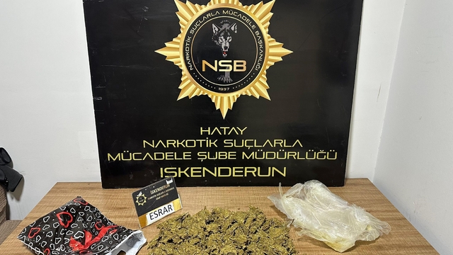 Hafif ticari aracın gizli bölmesinden esrar çıktı