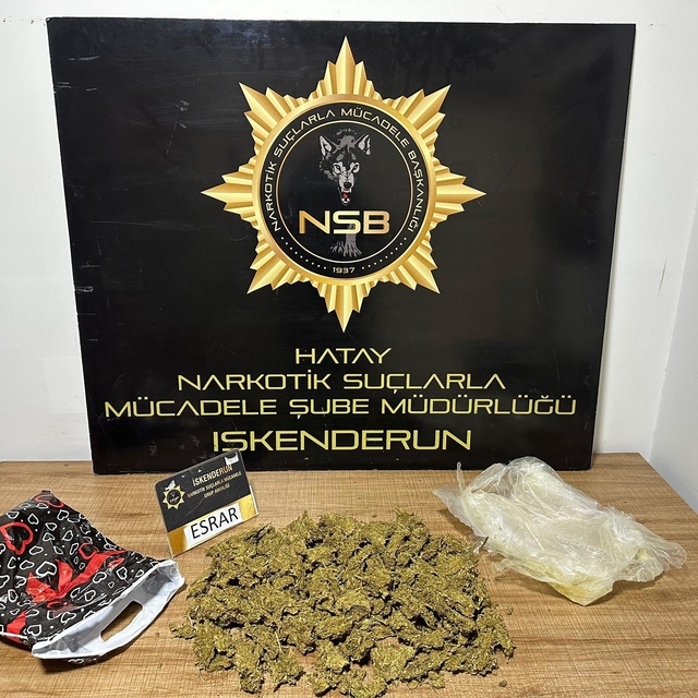 Hafif ticari aracın gizli bölmesinden esrar çıktı