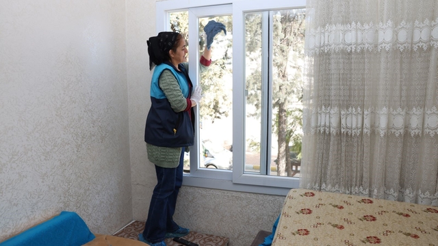 Akdeniz Belediyesi'nden ihtiyaç sahiplerine bayram temizliği desteği