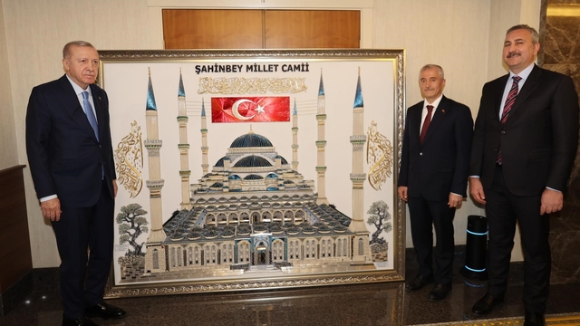 Cumhurbaşkanı Erdoğan'a Tahmazoğlu'ndan anlamlı hediye