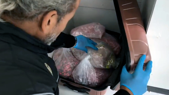 Adana'da 'torbacı' operasyonunda 2 tutuklama