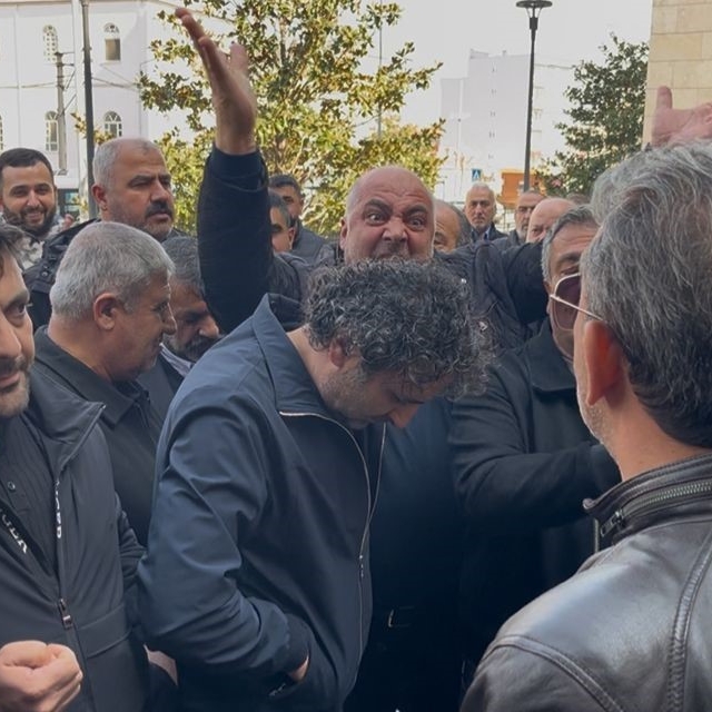 Bursa'da halk otobüsü esnafı belediye önünde toplandı