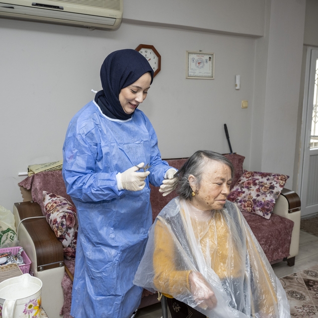 Mersin Büyükşehir Belediyesinden yaşlılara bayram desteği