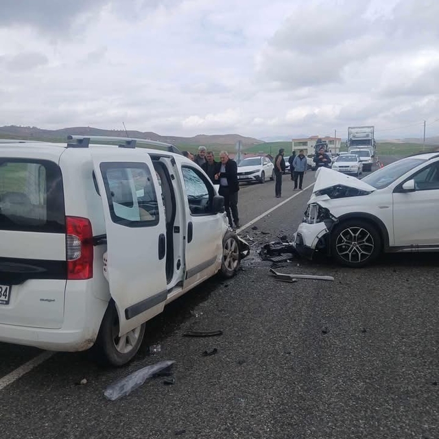 Diyarbakır'da trafik kazası: 6 yaralı