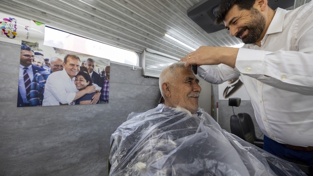 Mersinliler bayrama mobil kuaför ile hazırlandı