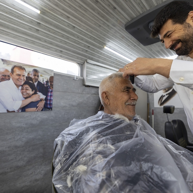 Mersinliler bayrama mobil kuaför ile hazırlandı