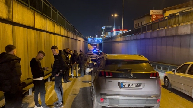 Bursa'da zincirleme trafik kazası sonrası kavga çıktı
Kazada 3 kişi yaralandı