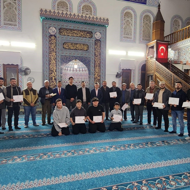 Köyceğiz'de Kur'an eğitimi alan kursiyerlere belge verildi