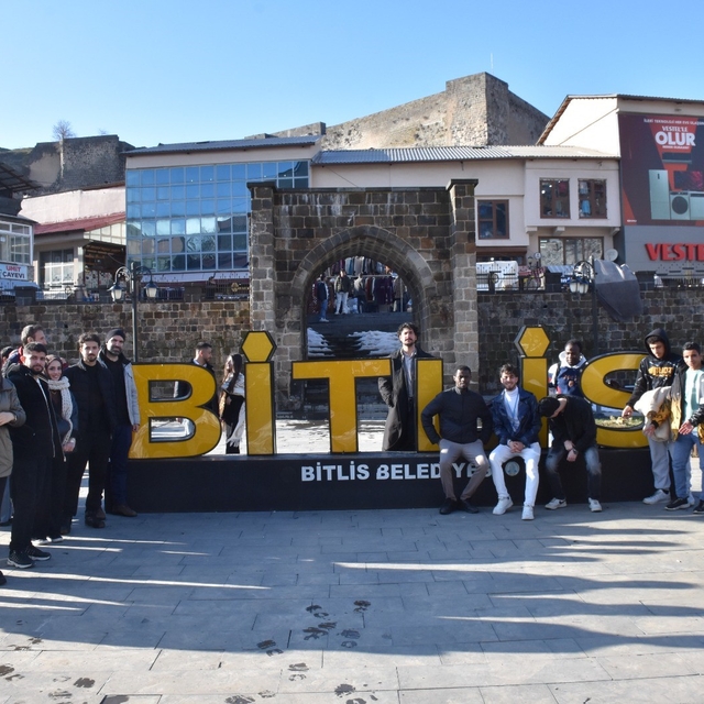Bitlis'teki yabancı öğrenciler tarihi mekanları gezdi