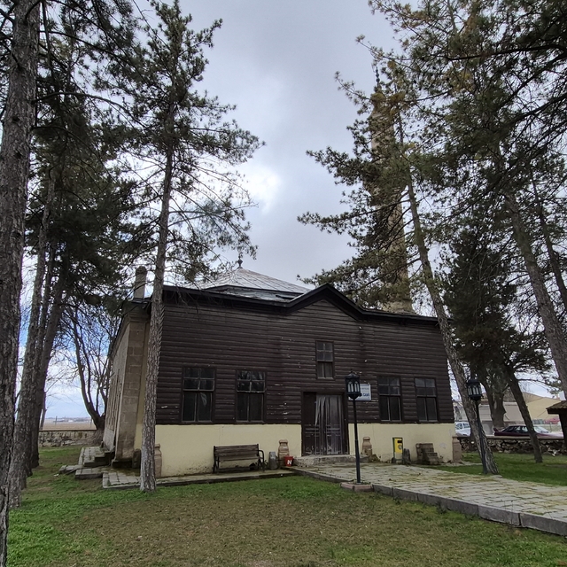 Eskişehir'de 129 yıllık tarihi cami bakımsızlıktan bu hale geldi
Kapısına k...