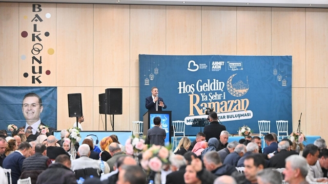 Başkan Akın, muhtarlarla iftarda bir araya geldi
Akın: "Her mahalleye eşit hizmet için muhtarlarla omuz omuza çalışıyoruz"