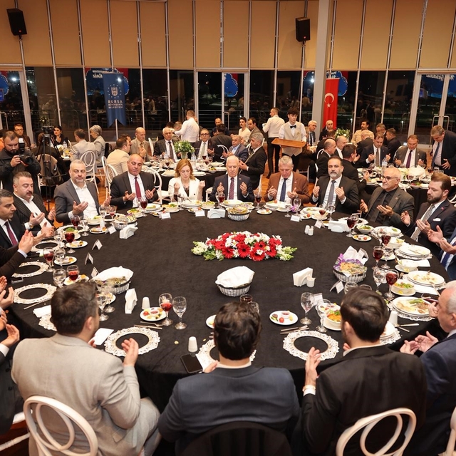 Bursa'da özlenen tablo...Mecliste su için tartıştılar, iftarda aynı sofrada...
