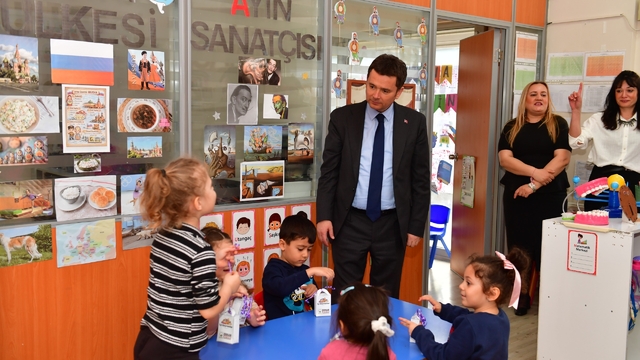 Başkan Erkan Aydın'dan çocuklara bayram ziyareti
Osmangazi'de bayram coşkusu minik kalpler'de yaşandı