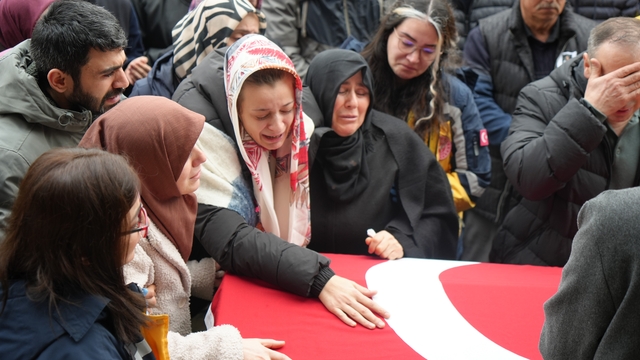 Vakaya giderken kazada hayatını kaybeden ambulans sürücüsüne hüzünlü veda