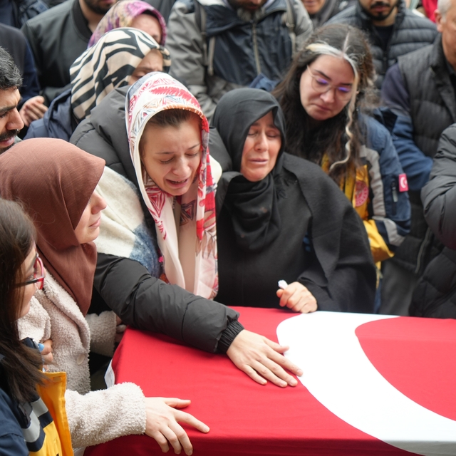 Vakaya giderken kazada hayatını kaybeden ambulans sürücüsüne hüzünlü veda