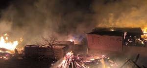 Bolu'daki yangında 4 ev ile 8 samanlık kullanılamaz hale geldi