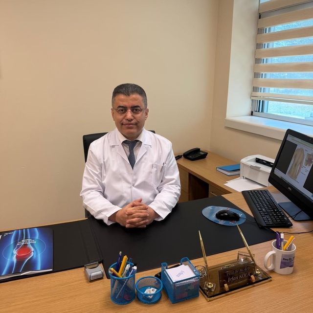 Prof. Dr. Koca, ameliyat sonrası geçmeyen bel ağrıların nedenlerini anlattı