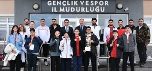 Şampiyon taekwondocular ödüllendirildi