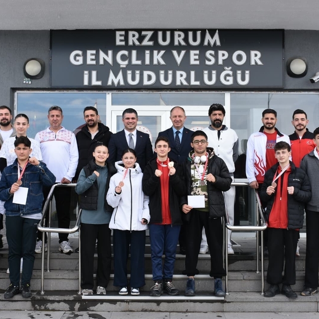 Şampiyon taekwondocular ödüllendirildi