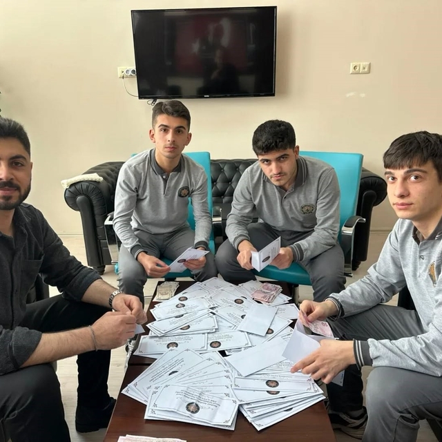 Bayburt Anadolu İmam Hatip Lisesi öğrencilerden ihtiyaç sahiplerine destek