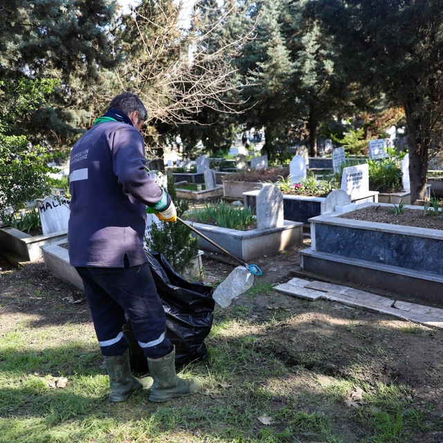 Bursa'da şehitlik ve mezarlıklar bayrama hazır